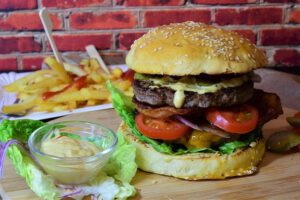 burger-3962996_640